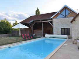 Villa with Spa & Pool，位于Villiers-les-Moines的酒店