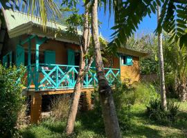 Tropical Wooden Lodge，位于Case Noyale的酒店