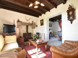 Holiday Home in Decize near Beach，位于德西兹的酒店