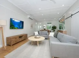 Grand 4BR Queenslander on Harold Sleeps 7