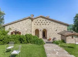 Beautiful Villa in Belforte all'Isauro with Swimming Pool