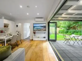 Wahroonga 2Br warm home near train