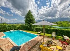 Countryside Villa in Amandola with Swimming Pool
