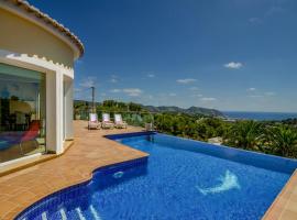Unique villa in Moraira with infinity pool，位于莫莱拉的酒店