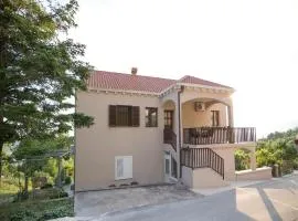 Spacious apartment with private terrace