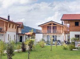 Inzell Chalets with private pool，位于因泽尔的木屋