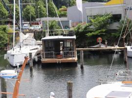 Houseboat Leni, Flensburg，位于弗伦斯堡的酒店