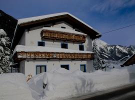 Apartment with a shared sauna in Bichlbach，位于比希尔巴赫的酒店