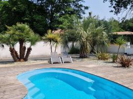 Beautiful Villa Landaise , pool, garden, 4 bedrooms，位于莱昂的酒店