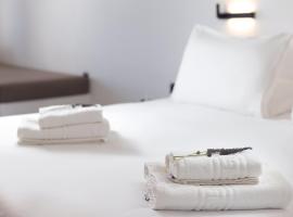 Spanos Apartments - Andros，位于圣彼得罗斯的住宿