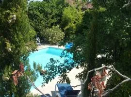 Pretty Holiday Home in Courry with Swimming Pool