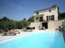 Villa in Lubéron with Saltwater Pool