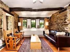 Peaceful Cottage with Forest