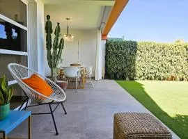 Stylish & cozy home by the beach