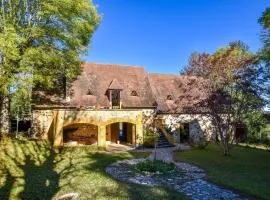 Holiday Home in Dordogne with Private Pool