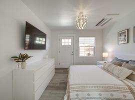 Steps to Soap Lake Studio Stay with Patio!，位于Soap Lake的酒店