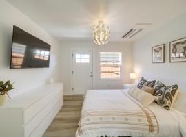 Walk to Water Soap Lake Studio with Patio!，位于Soap Lake的酒店