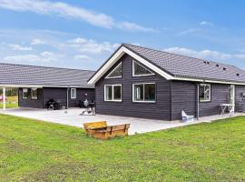 5 star holiday home in Væggerløse，位于博托比的酒店