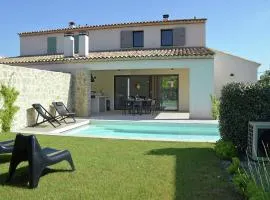 Villa in Malaucène with Private Pool