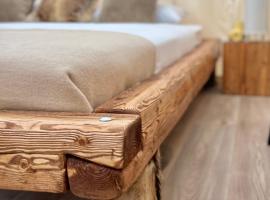 Bonair Tipi Village I Glamping，位于Călăţele的豪华帐篷营地