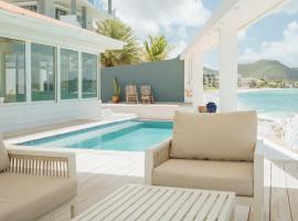 Villa Impala - Beachfront 5,5BR in Simpson Bay, Sint Maarten，位于辛普森湾的酒店