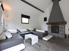 Luxury Villa with Pool，位于Beausaint的酒店