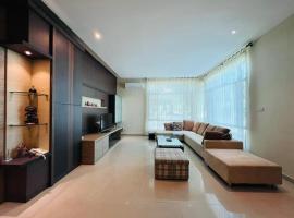 Exclusive Bungalow Private & Peaceful in Miri Ocean Park 5BR，位于米里的酒店