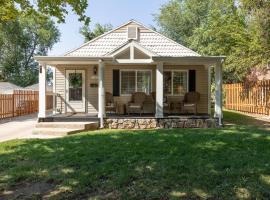 East Bench Bungalow A Relaxing Ogden Escape Near Mountains and Downtown，位于奥格登的酒店