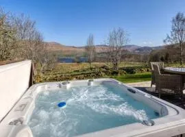 Oak Cottage and Hot Tub, Loch Tay