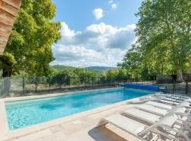 Villa in Saignon with Pool and Scenic Views
