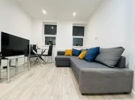 Lush 2- Bed Apartment London