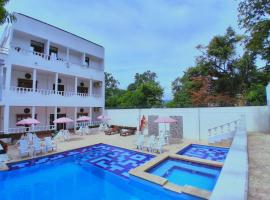 Hotel Santa Fe del Parque，位于圣菲德安蒂奥基亚的带停车场的酒店