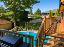 Quaint Attic Suite w Pool & Deck Access