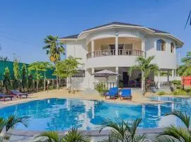 Elegant 5BR Diani Villa with Pool & Beach Access