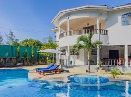 Elegant 5BR Diani Villa with Pool & Beach Access