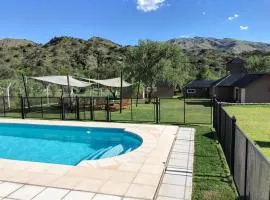 Cabañas La Delfina con vista a las Montañas