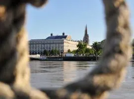 Péniche UHARTEA chambre d'hôtes "Baionako Gambara"