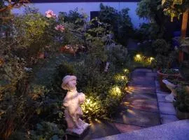 Charming, bright family home with conservatory