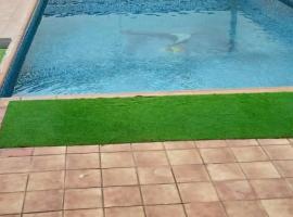 Villa avec piscine，位于艾因埃尔特克的酒店