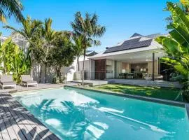Alpha Luxe - Pet Friendly Luxury Home and Heated Pool