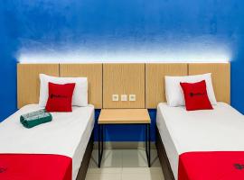 RedDoorz Plus near Alun Alun Majalengka，位于Cigasong的酒店