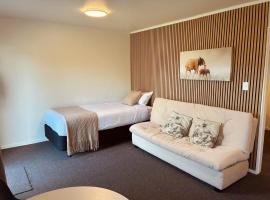 Summer Inn Motel - Newly Renovated, 2 Min Walk to Orewa Beach，位于奥雷瓦的酒店