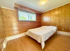Peaceful place with Living Room, Kitchen and Washing Machine near YVR Airport, Transit and Shopping Mall