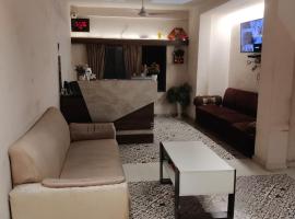 Hotel Ten，位于瓦皮的酒店