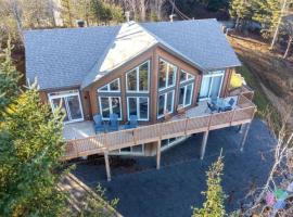 Le Fontainebleau - Magnifique chalet sur le bord de l’eau，位于Labelle的酒店