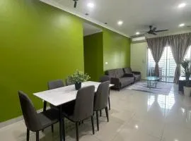 Near MMHE - Fully aircond - Seaview at Meridin Bayvue