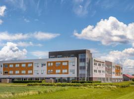 Quality Inn & Suites，位于蒙若利的带热水浴缸的酒店