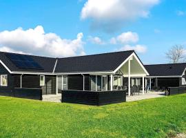 26 person holiday home in Grenaa，位于格雷诺的酒店