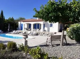 Modern villa in Camplong with private pool