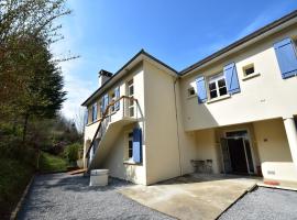 Mansion in Cuzy with Shared Pool，位于Cuzy的酒店